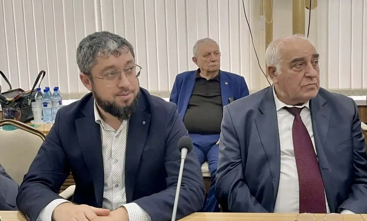 В Махачкале прошёл круглый стол «105-летний Дагестан: через славное прошлое к перспективному будущему»